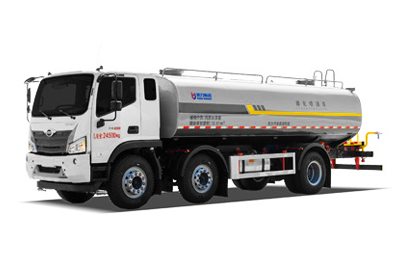 Fukuda Small Three Axle Sprinkler Truck 