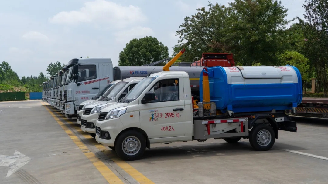 Batch Departure: Kailifeng Water Sprinkler, Suction Truck, Self Dumping Garbage Truck, Batch Departu